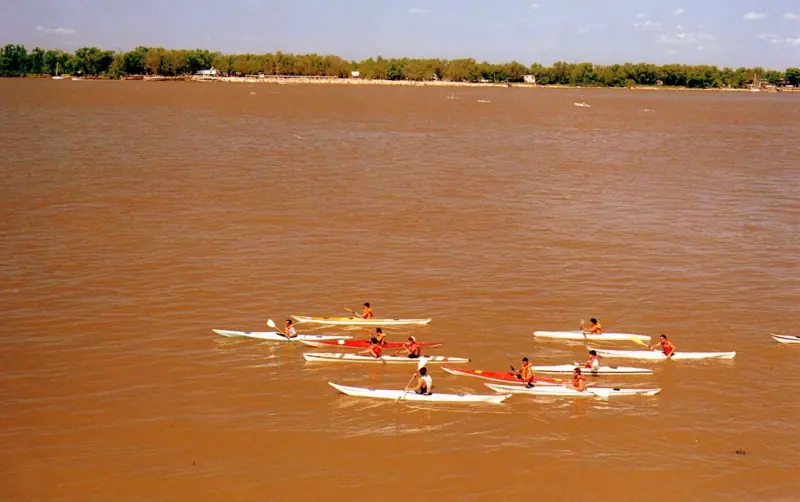 Kayak en el río, Rosario